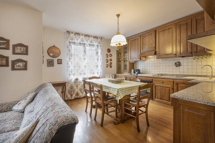 Appartamento per 5 persone, con Balcone e Terrazza nonché Panorama a Temù