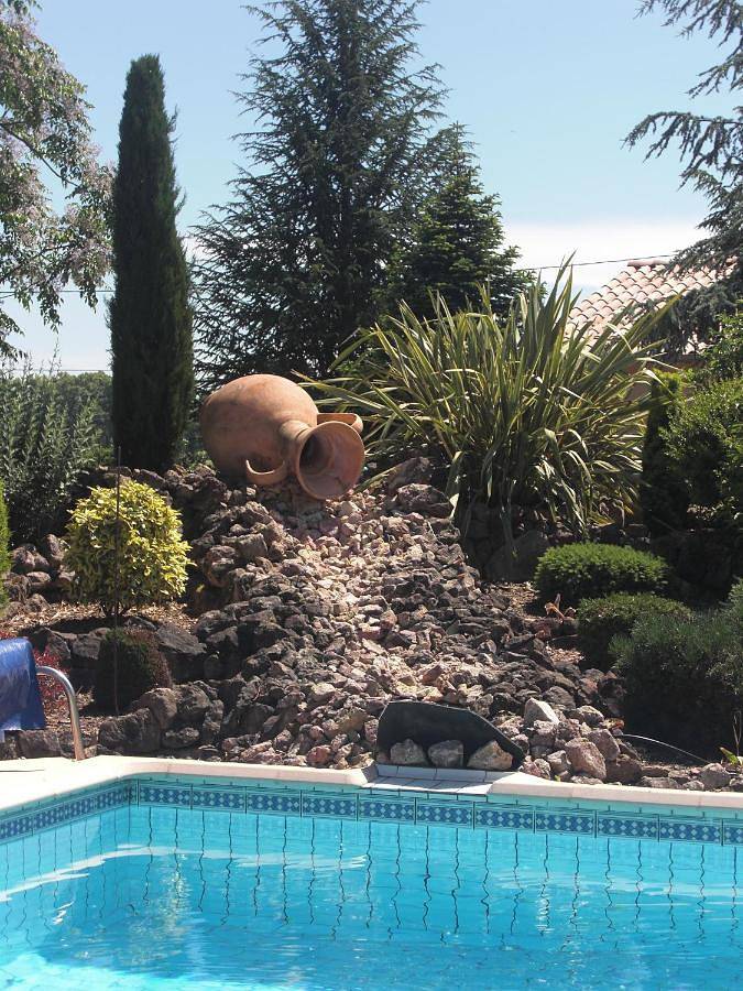 Location de vacances pour 2 personnes, avec jardin ainsi que terrasse et piscine à Saint-Sulpice-la-Pointe - 2