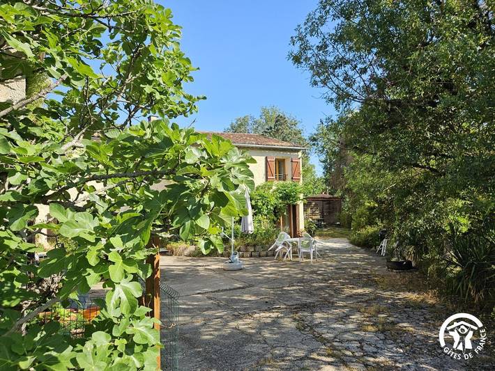 Gîte pour 4 personnes, avec Jardin et Piscine à Taïx