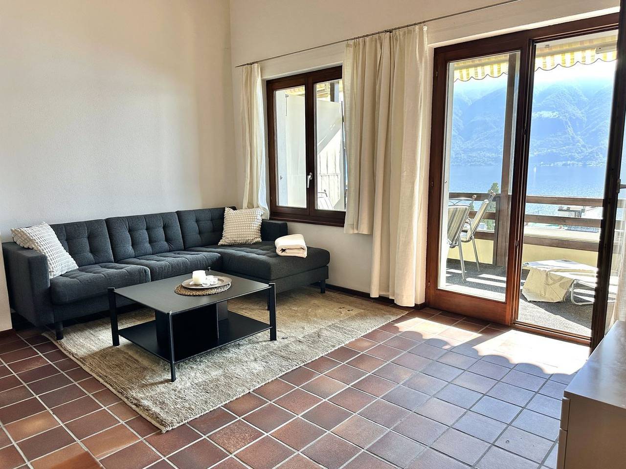 Ganze Wohnung, Maisonette-Wohnung mit Tessiner Charme und schönem Ausblick auf den See und das Dorf Brissago in Brissago, Tessiner Alpen