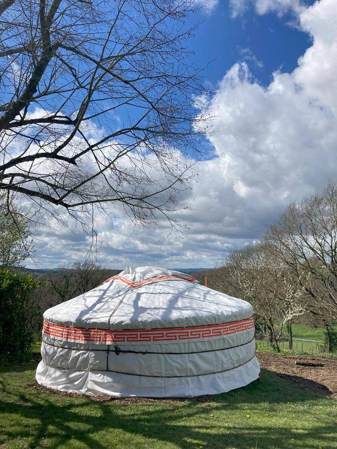 Tente pour 4 personnes, avec terrasse ainsi que jardin et vue