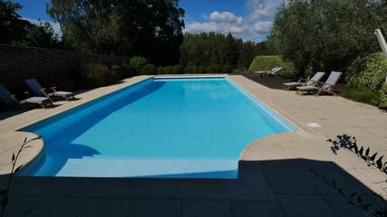 Chambre d’hôte pour 2 personnes, avec piscine ainsi que jardin et vue à Locoal-Mendon