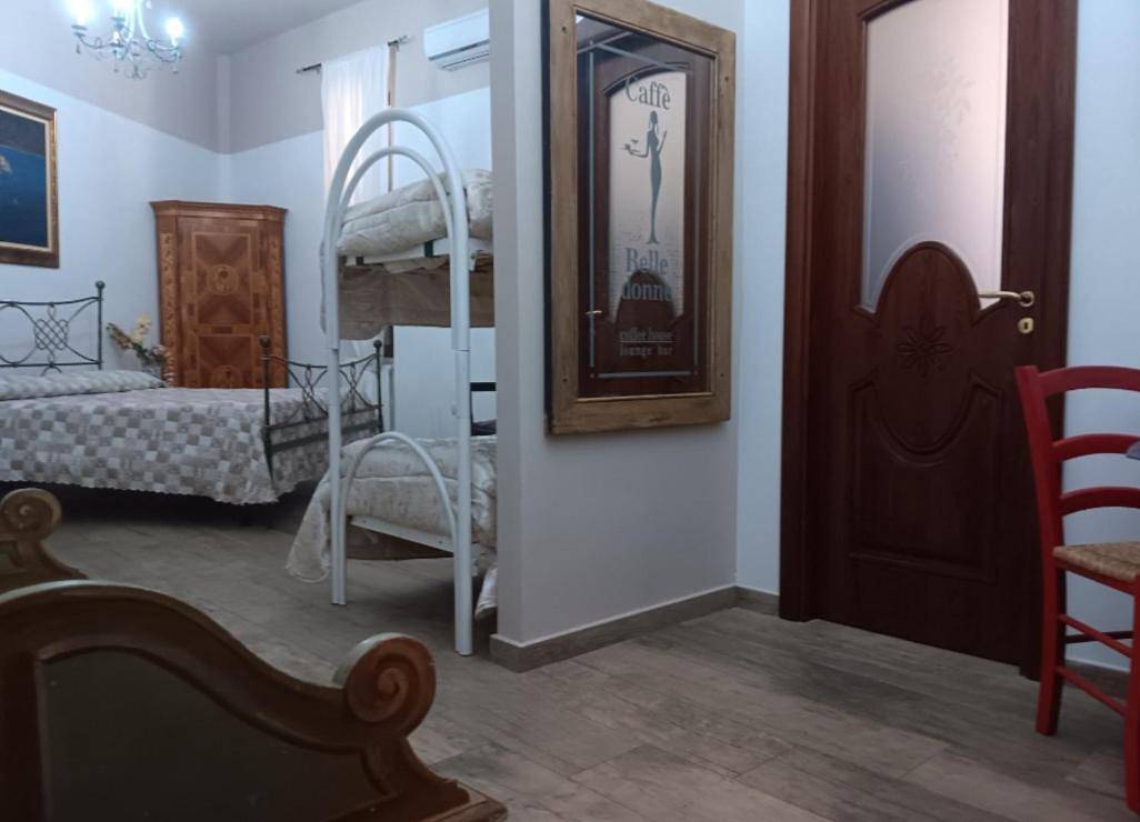 Double Room with Private Bathroom in Battipaglia, Provincia di Salerno