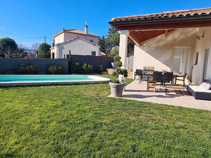 Location de vacances pour 6 personnes, avec terrasse et jardin ainsi que vue et piscine à Annonay - 2