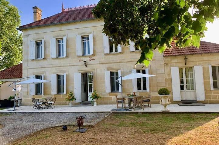 Location de vacances pour 6 personnes, avec jardin ainsi que piscine et terrasse à Saint-Pey-de-Castets