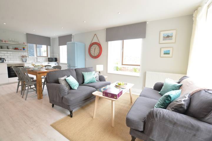 Log cabin for 4 people, with garden, with pets in Southwold