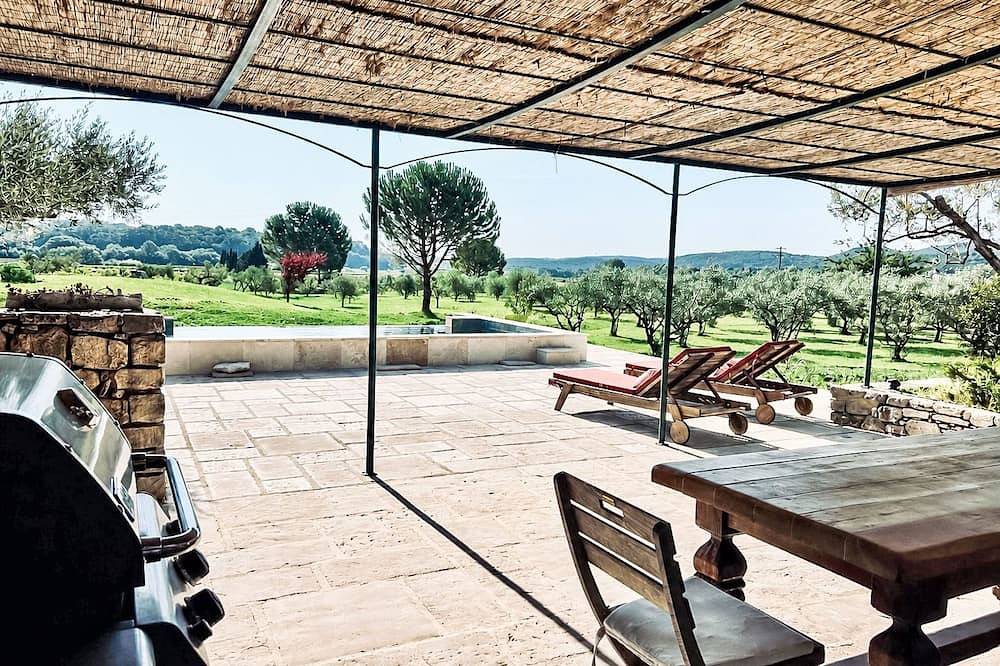 Flucht in die Domäne Givaudan in Cavillargues, Région de Nîmes