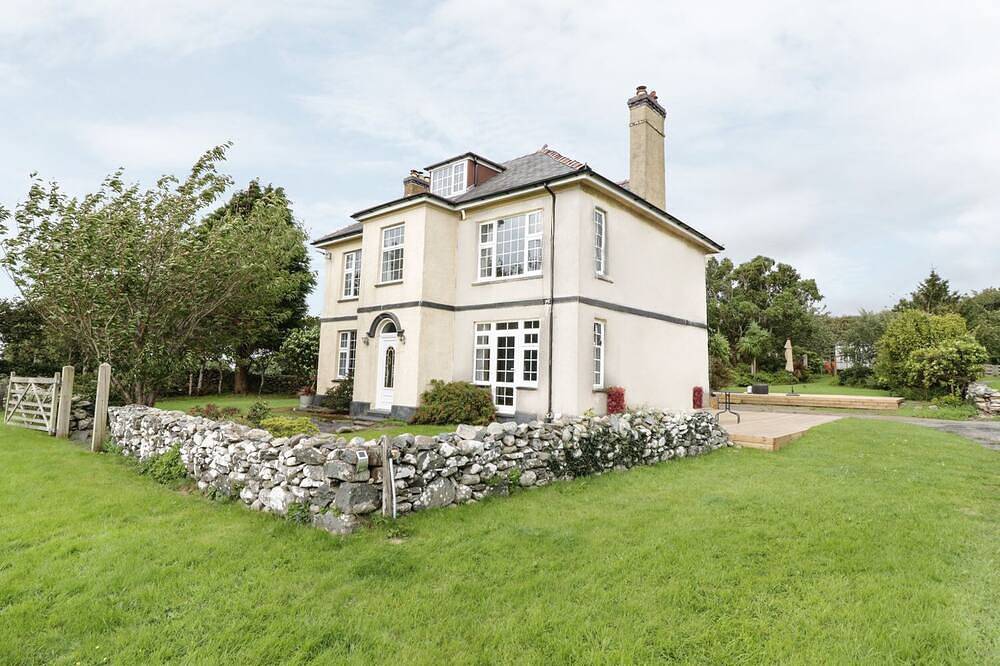 Cottage for 11 People in Dyffryn Ardudwy, Gwynedd