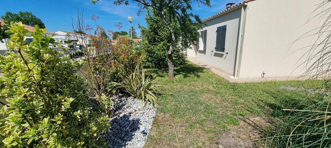 Location de vacances pour 6 personnes, avec vue et jardin à Médis - 2