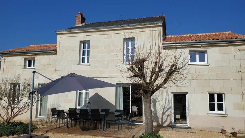 Location de vacances pour 13 personnes, avec vue ainsi que jardin et piscine, animaux acceptés à Saint-Macaire-du-Bois - 3