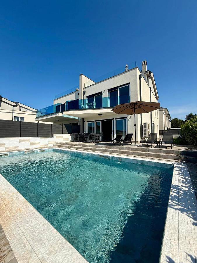 Ferienhaus mit Meerblick für 10 Personen, mit Garten und Pool sowie Terrasse und Ausblick, mit Haustier in Poreč - 2