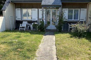 Location de vacances pour 6 personnes, avec jardin et piscine à Saint-Broladre