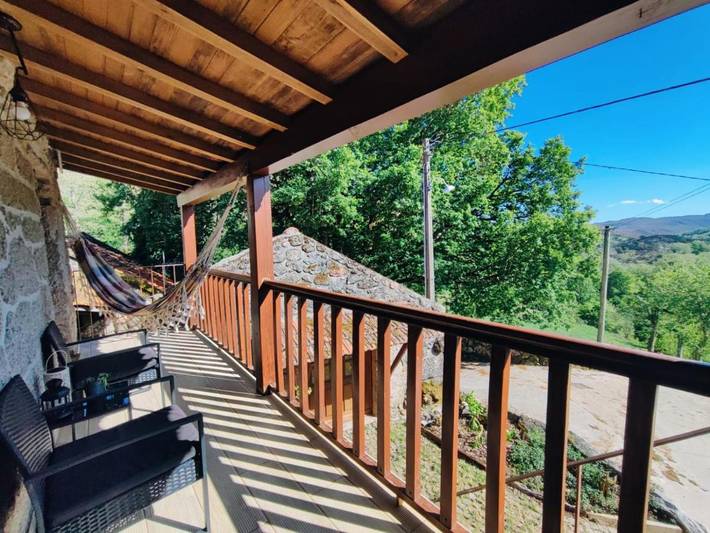 Location de vacances pour 6 personnes, avec vue ainsi que jardin et terrasse, animaux acceptés à Castro Laboreiro - 2