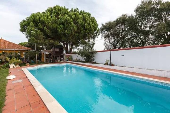 Location de vacances pour 5 personnes, avec jardin ainsi que piscine et terrasse dans Ribafria