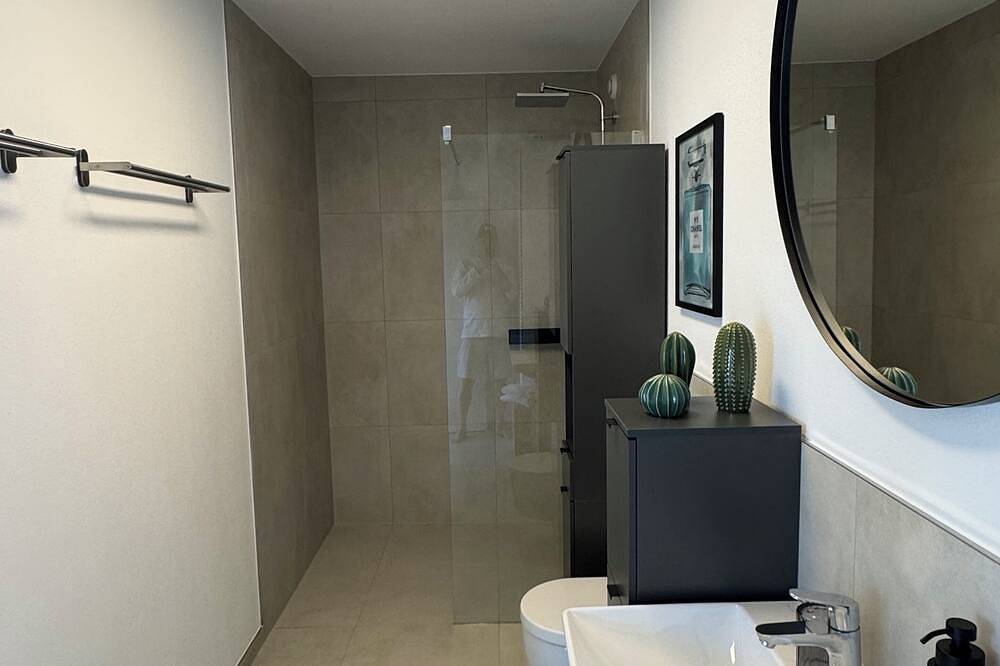 Ganze Wohnung, Neue Wellness-Ferienwohnung mit privater Sauna direkt am Kurpark in Königsfeld im Schwarzwald, Mittlerer Schwarzwald