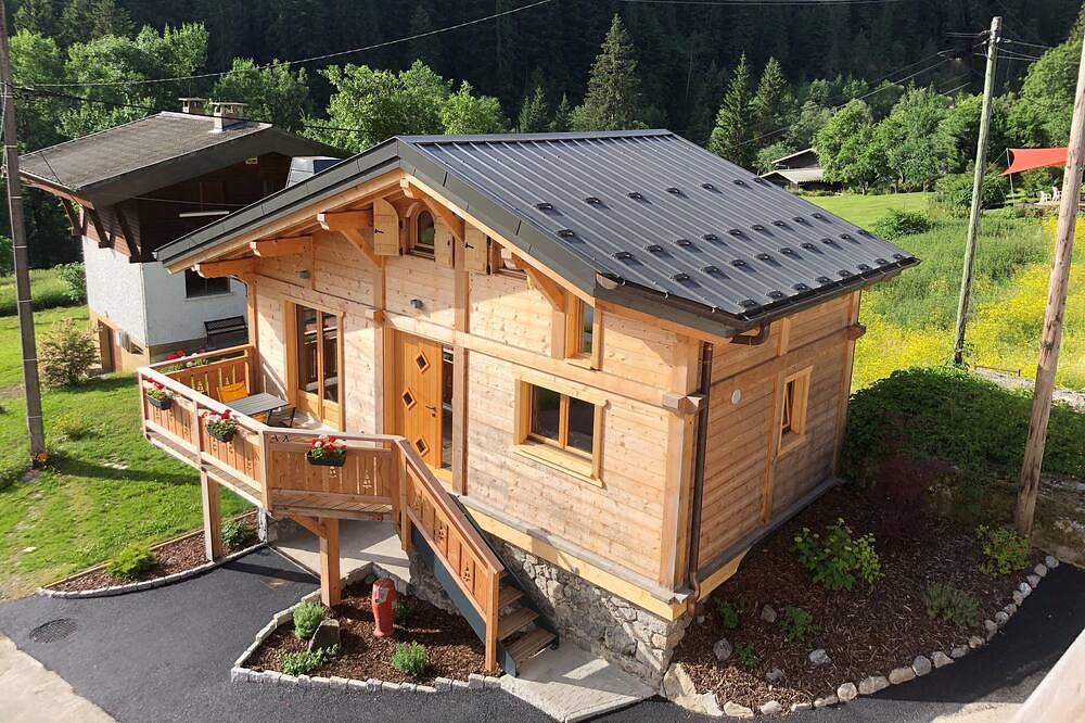 Cosy, modern chalet with mountain views in Seytroux, Thonon-les-Bains und Umgebung