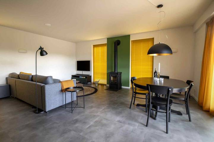 Modernes Ferienhaus für 5 Personen in einem Familienpark mit Schwimmteich in Sint-Nicolaas in Sint Nicolaasga, Friesland