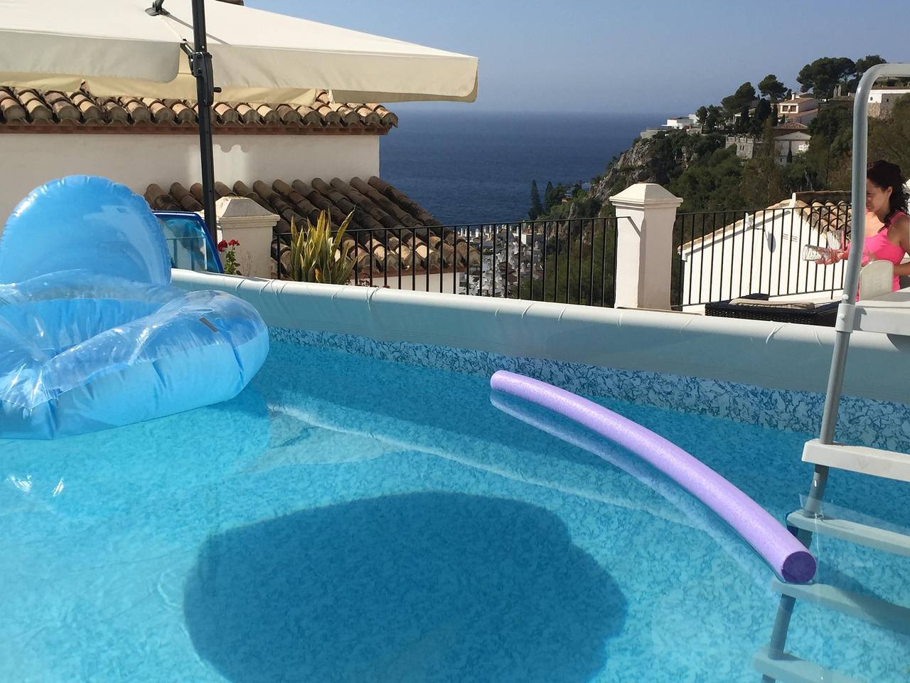 Villa Marina del Este with Sea View, Terrace & Wi-Fi in La Herradura, Almuñecar