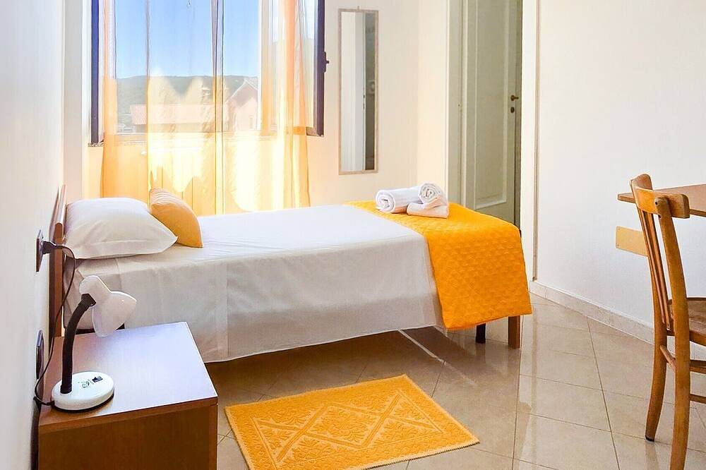 Ganze Wohnung, Einzelzimmer mit privatem Bad in Gonnesa, Iglesiente