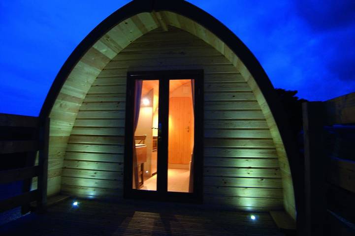 Gîte pour 4 personnes, avec Terrasse et Piscine