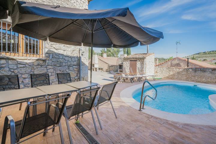 Casa rural para 28 personas, con Jacuzzi y Jardín en Encinas