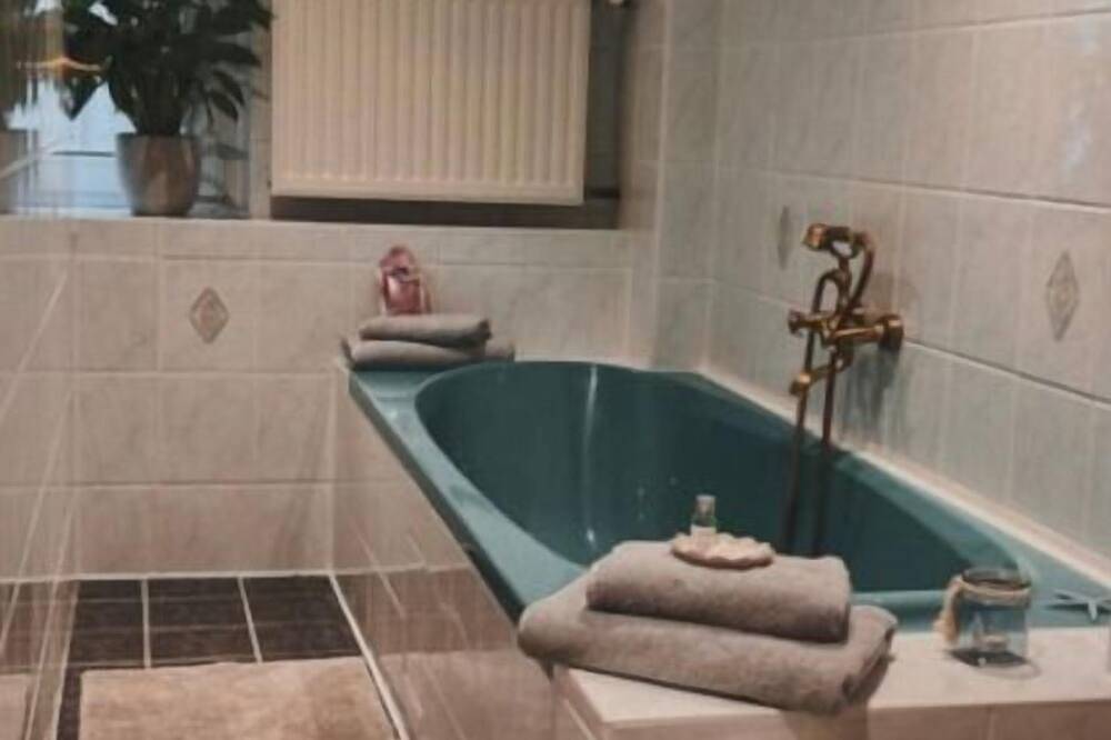 Ganze Wohnung, Wohlfühlapartment in Wassernähe mit hauseigener Bar. in Oderberg, Britzer Platte