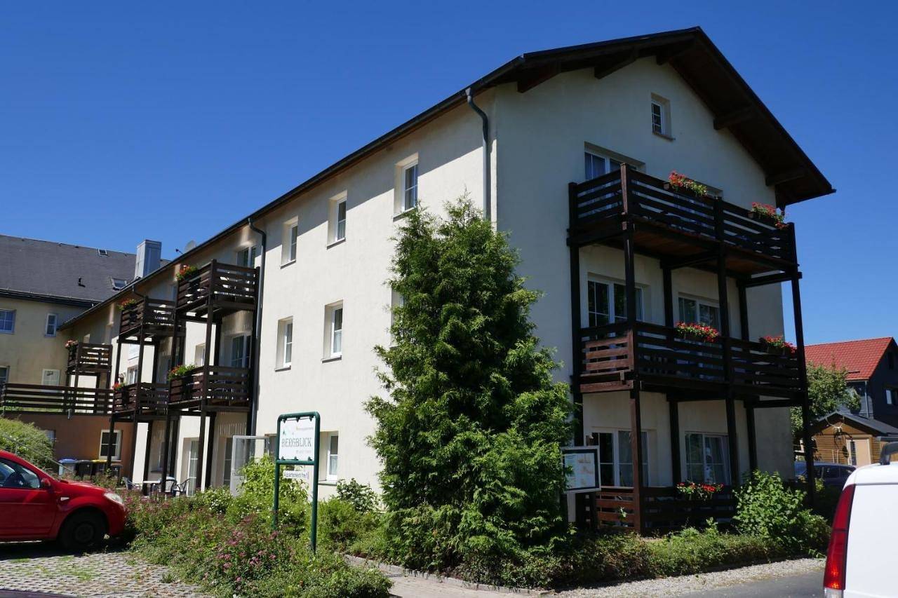 Ganze Wohnung, Apartment with Balcony in Frauenwald, Rennsteig
