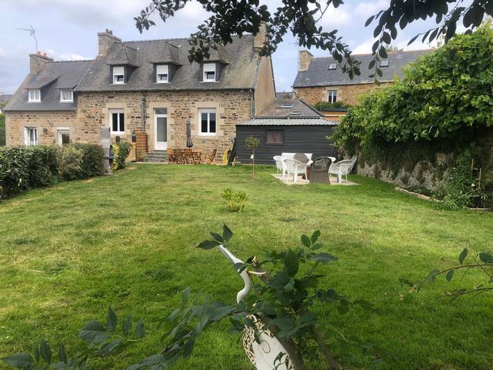 Location de vacances pour 3 personnes, avec jardin et vue à Plouguiel - 2