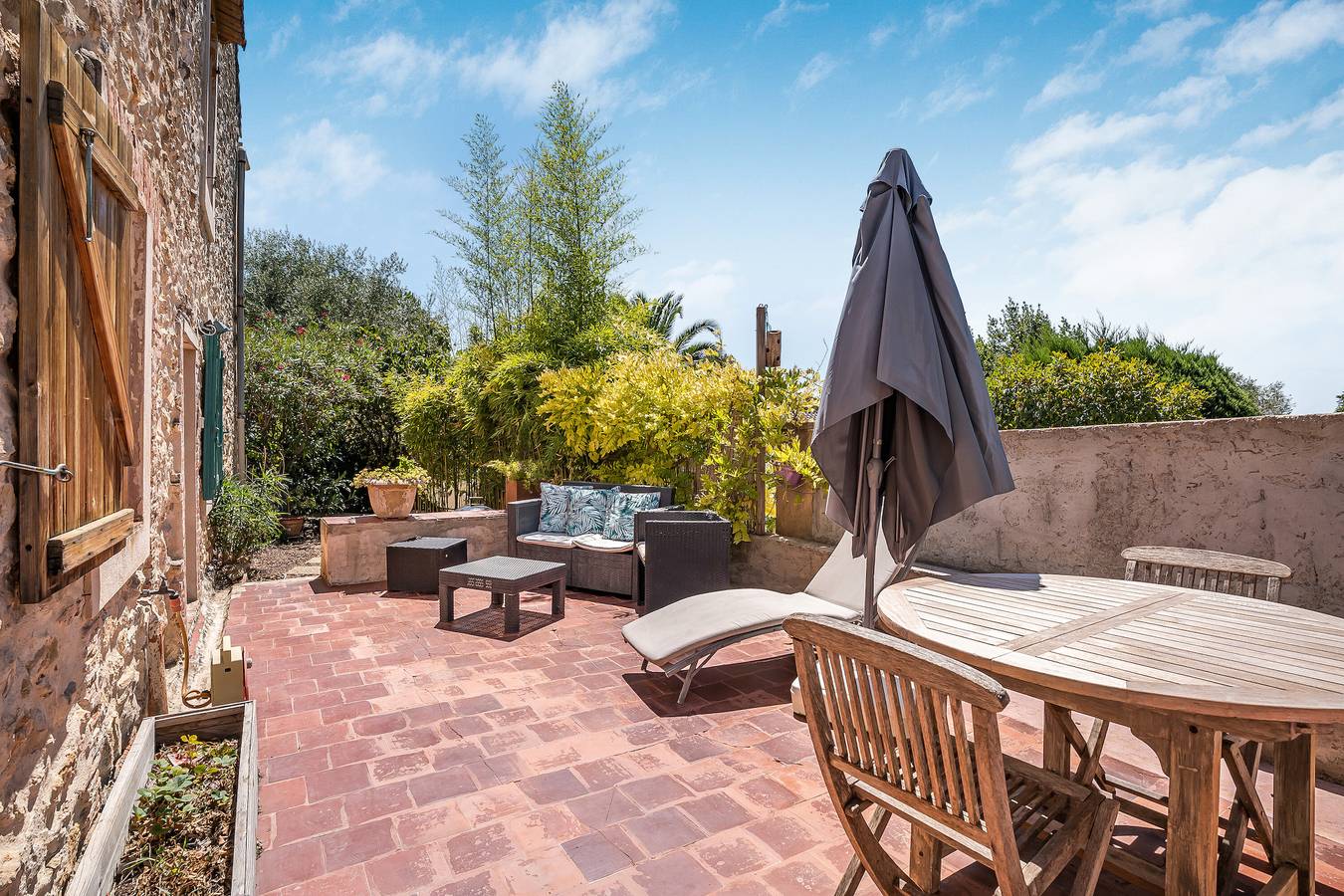 Entire apartment, Apartment 'Bastidon La Deprat' with Private Terrace and Private Garden in Sanary-sur-Mer, Toulon region