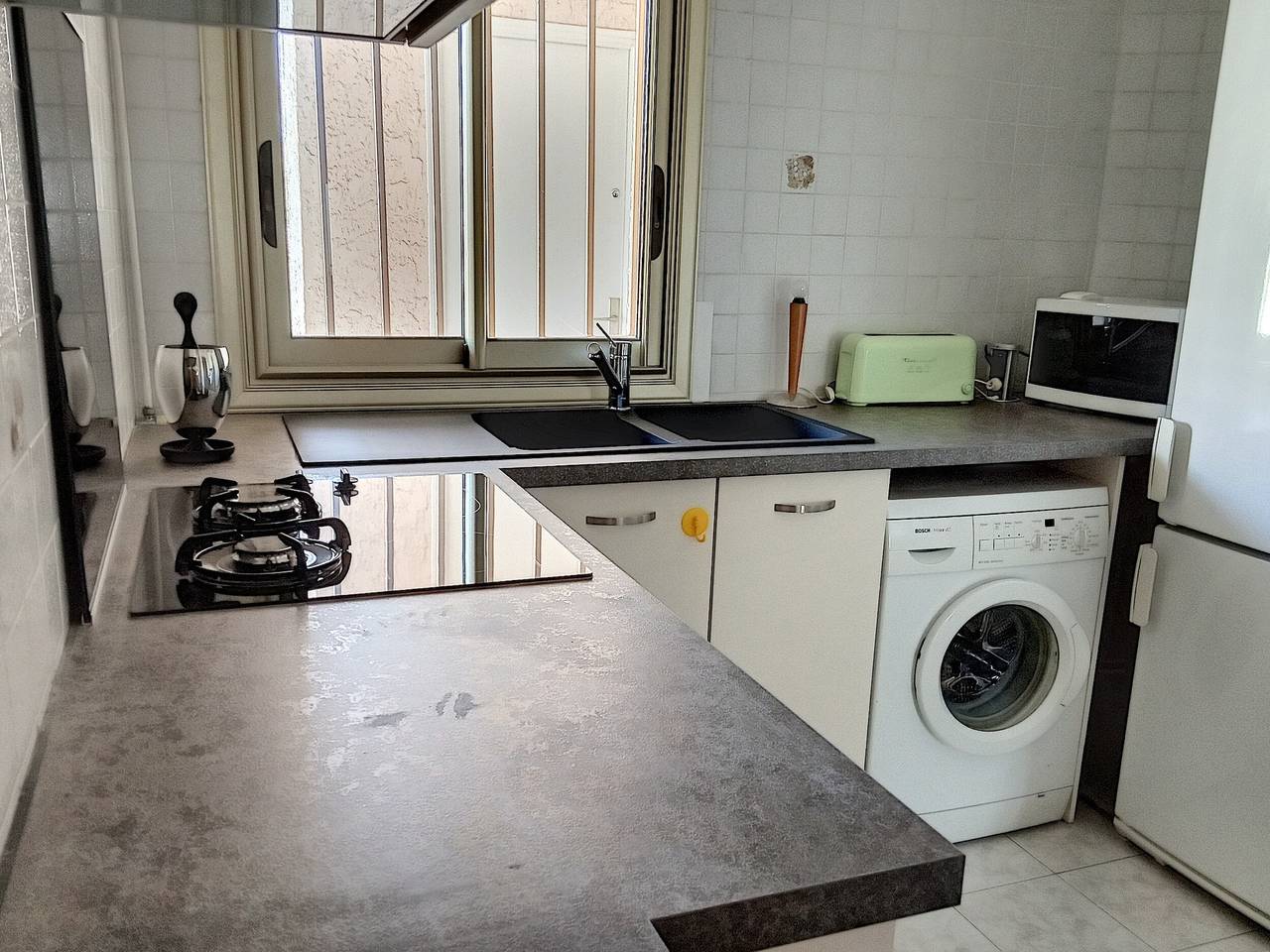 Apartamento entero, Golfe Juan: Amplio Apartamento de 3 Habitaciones con Terraza y Parking in Golfe-Juan, Vallauris