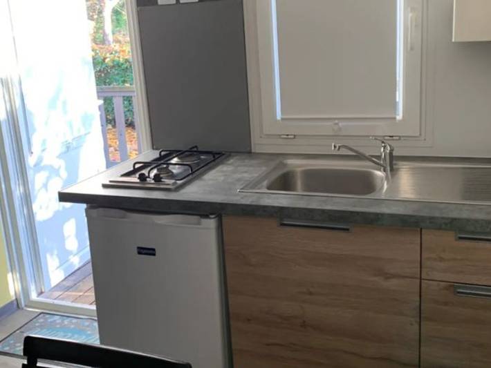 Mobil home pour 3 personnes, avec piscine et terrasse à Limeuil - 2