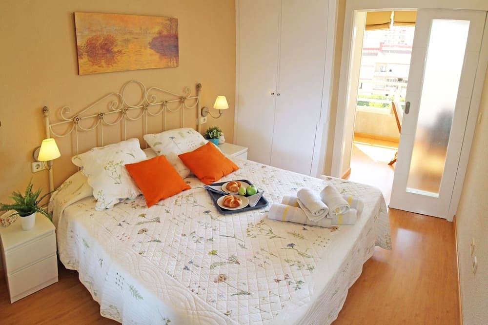 Apartamento entero, 1a línea Playa San Juan. Vistas. Piscina. Bbq. Gym in San Juan Playa (Alicante), Costa Blanca