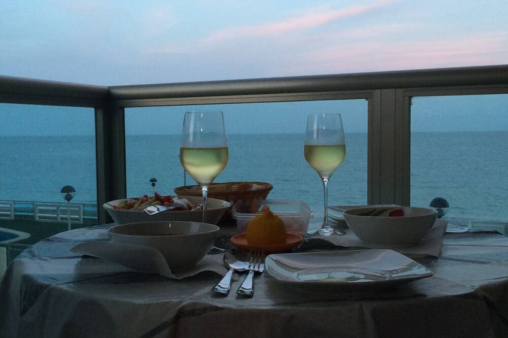 Entire apartment, Beachfront sea-view apartment in La Manga del Mar Menor, Mar Menor