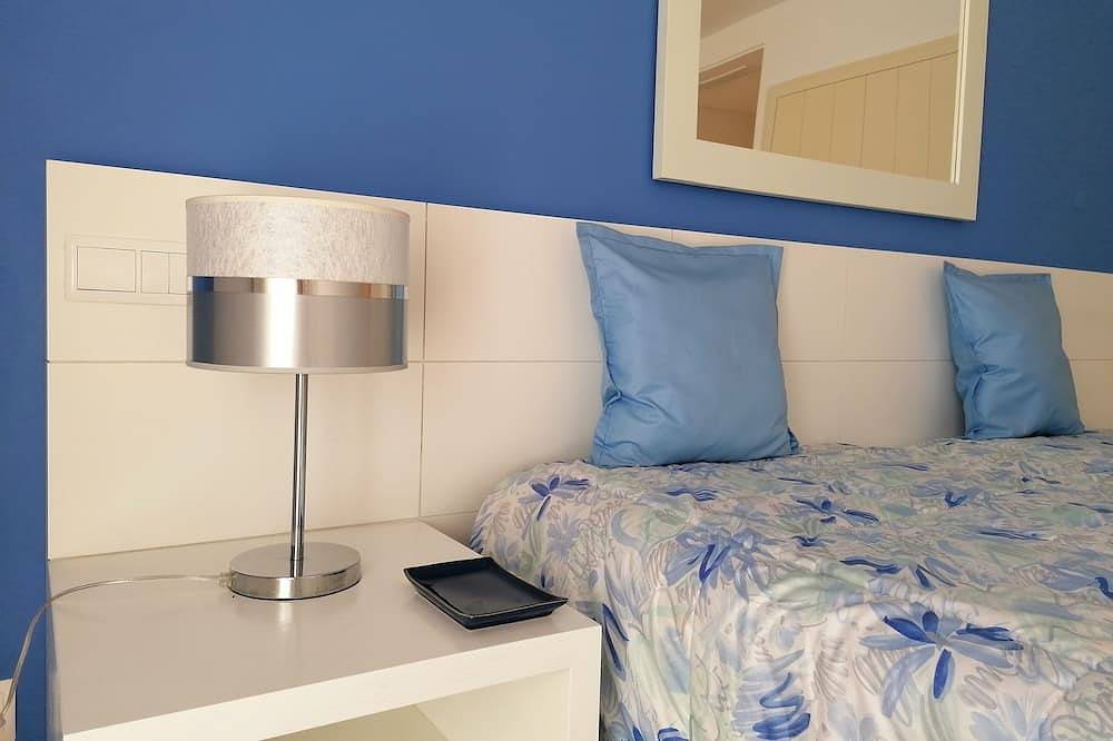 Villa for 11 with Private Pool and Lake View in Vau, Leiria District