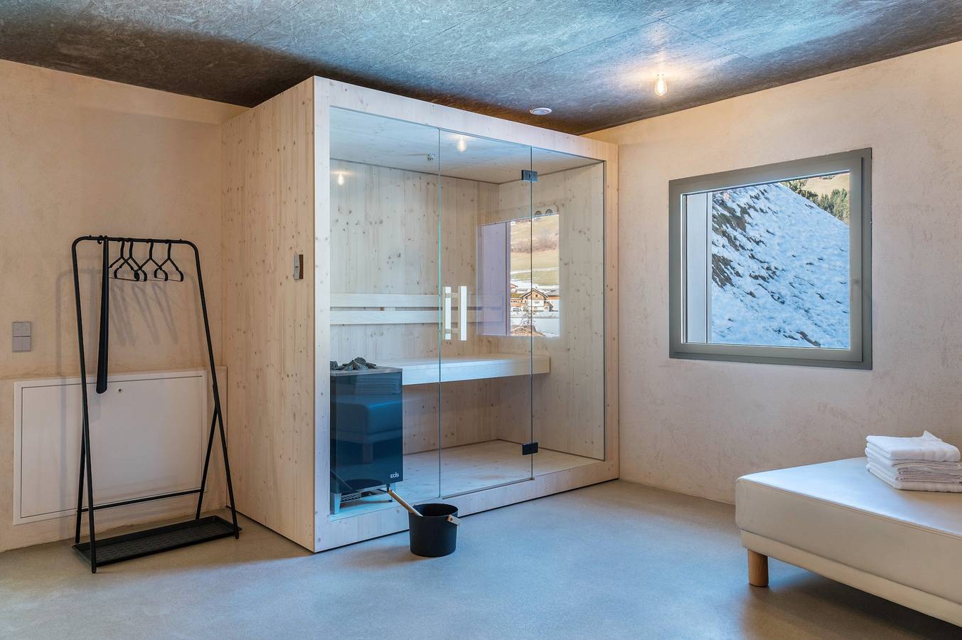 Appartamento intero, Appartamento 'Lena Dolomites Suite' con vista sulle montagne, terrazza privata e sauna in Val di Funes, Funes
