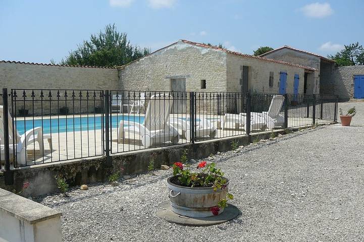 Gîte pour 7 personnes, avec Piscine à Antezant-la-Chapelle - 3