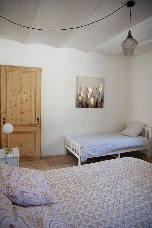 Gîte pour 7 personnes, avec piscine ainsi que jacuzzi et jardin à Lurs - 3