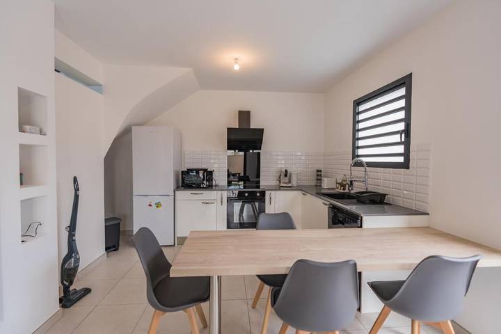 Location de vacances pour 8 personnes, avec balcon ainsi que jardin et jacuzzi, adapté aux familles aux Avirons - 4