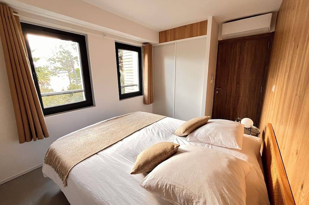 Appartement entier, Corse du Sud , cosy T3 climatisé accès direct à la mer, les pieds dans l'eau in Pianottoli-Caldarello, Arrondissement de Sartène