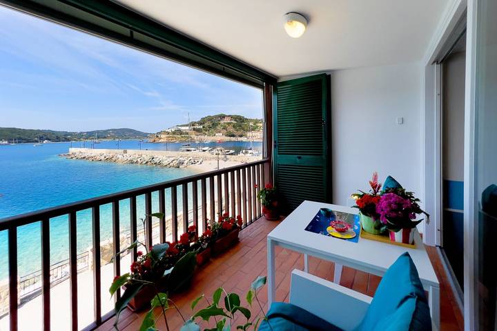 Location de vacances pour 2 personnes, avec Terrasse à Porto Azzurro