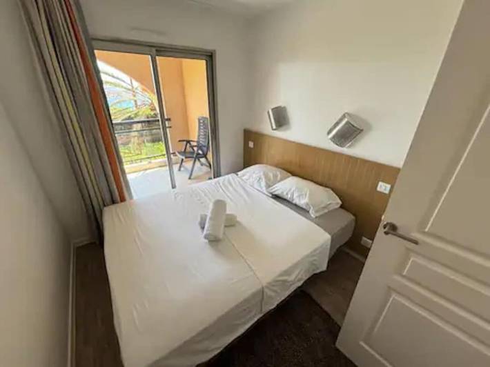 Gîte pour 4 personnes, avec piscine ainsi que vue et balcon dans Office De Tourisme Cannes La Bocca - 3