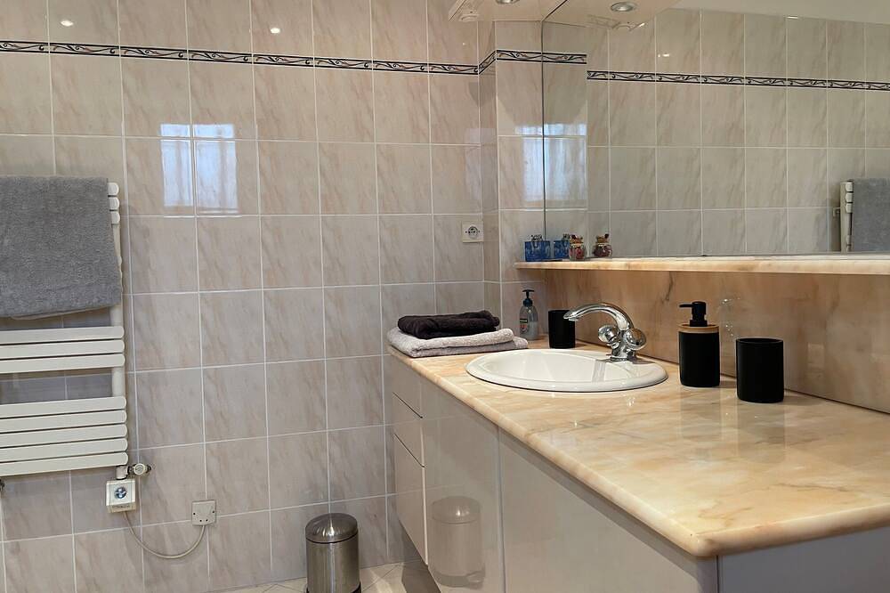 Villa la colle sur loup close to the sea, ideal family, near village in La Colle-sur-Loup, Cannes und Umgebung