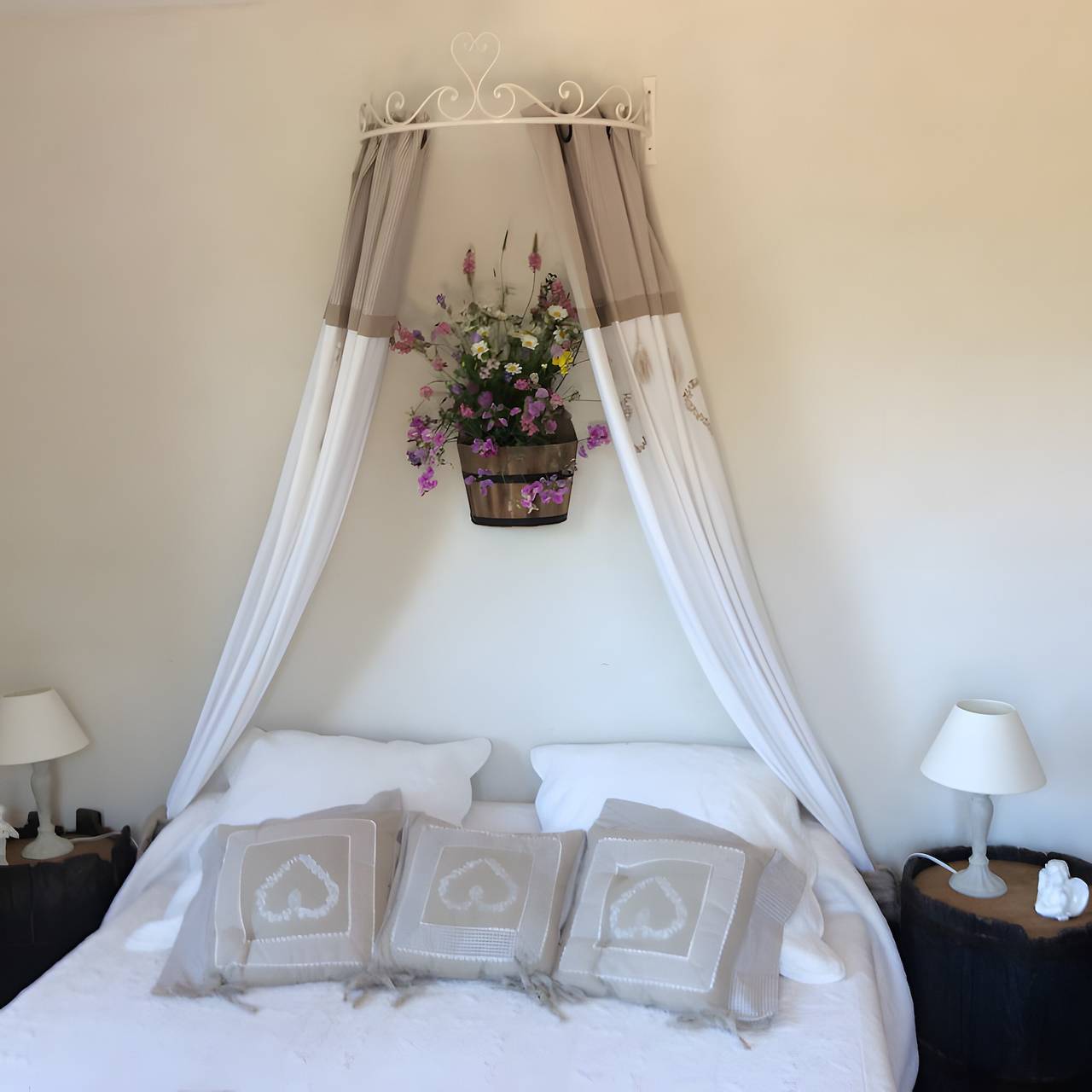 Guest Room “La Treille” with Shared Pool, Communal Terrace, and Wi-Fi in Carcès, Brignoles region
