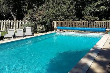 Location de vacances pour 6 personnes, avec jardin à Flassans-sur-Issole