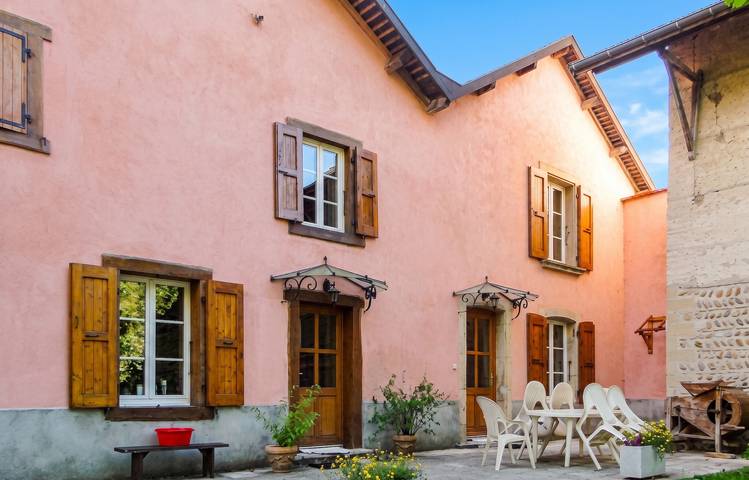 Charmantes Haus in Chirens mit umzäuntem Garten in Chirens, Isère