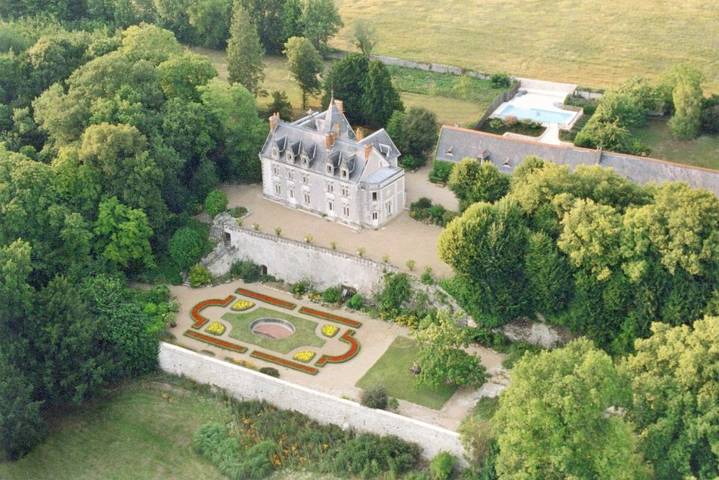 Chambre d’hôte pour 4 personnes, avec Terrasse et Jacuzzi ainsi que Jardin et Piscine