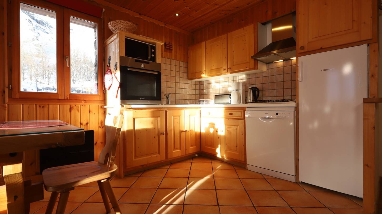 Geheel appartement, Appartement 'Alpaga 8' met privéterras, gedeelde tuin en Wifi in Bonneval-sur-Arc, Saint-Jean-de-Maurienne regio