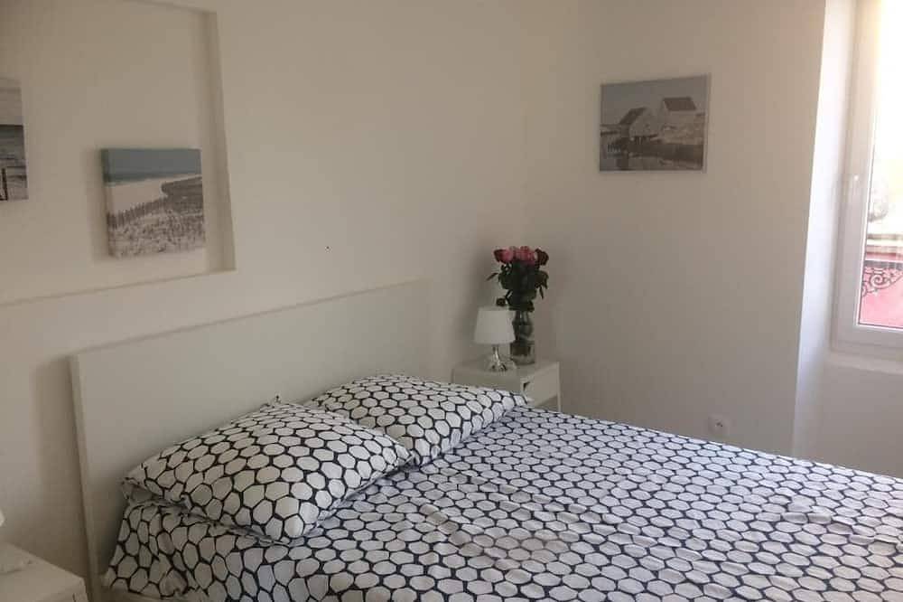 Entire apartment, 100 m from the beach in a pretty family seaside resort in Luc-sur-Mer, Caen region