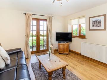 Log Cabin for 4 People in Chorley, Lancashire, Photo 3