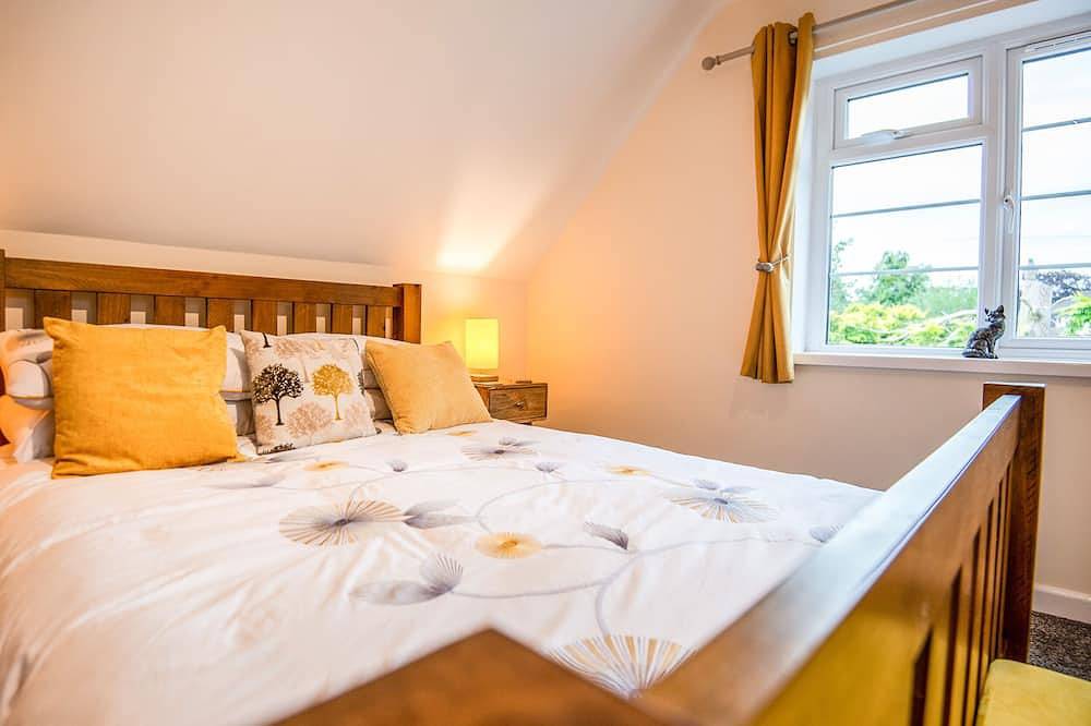 Eleri Cottage, pet friendly, with a garden in Great Malvern in Malvern, Worcestershire